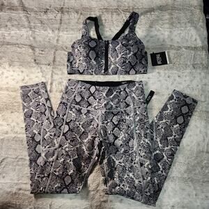 NWT Victoria's Sport Incredible Knockout Bra and Knockout Tight Set Size 34D/S